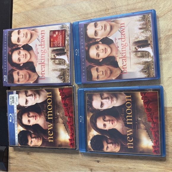 Twilight Saga Blu-ray Special Edition Set Breaking Dawn Part 1 New Moon 2 Movies - Picture 6 of 6